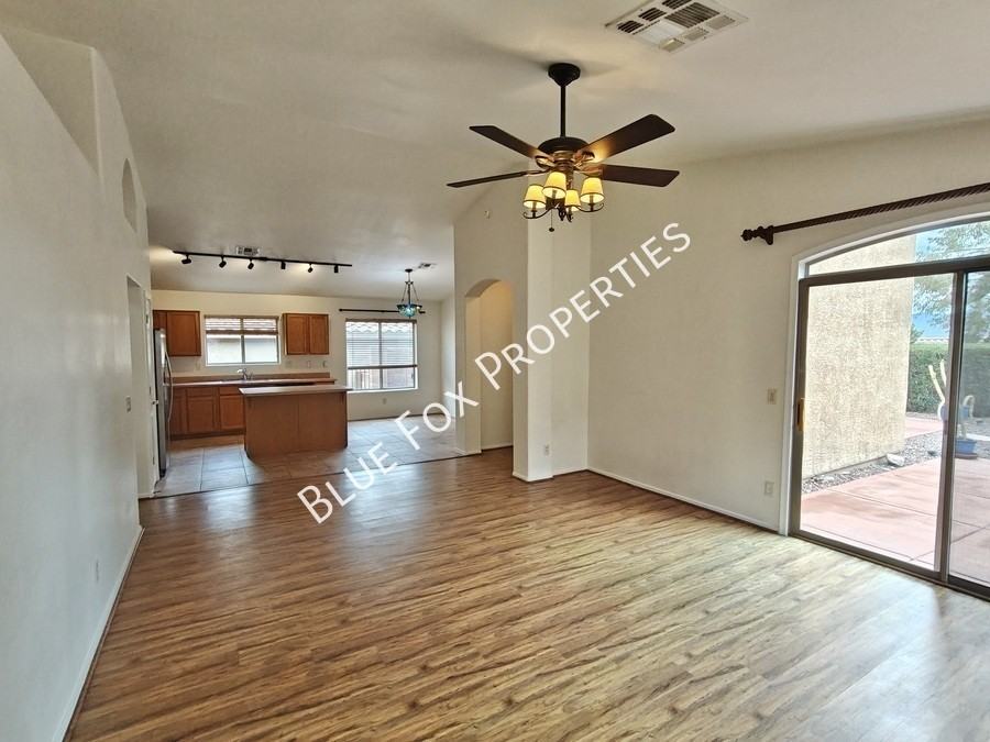 10923 S Lake Gambusi Dr - Photo 5 of 36