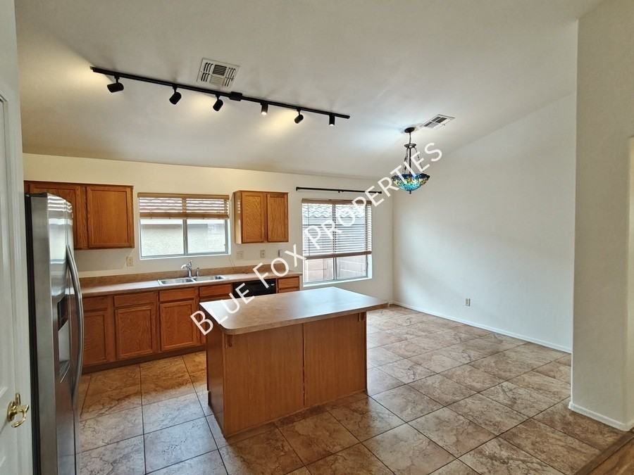 10923 S Lake Gambusi Dr - Photo 7 of 36