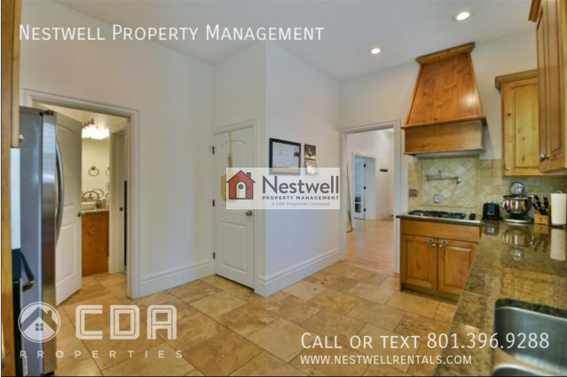 562 S Elizabeth St - Photo 6 of 32