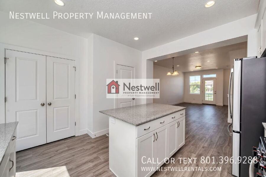 7952 S 5440 W - Photo 7 of 31