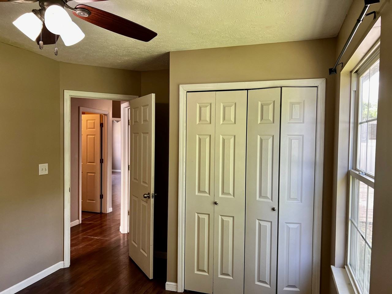 237 Cromwell Ct - Photo 2 of 24