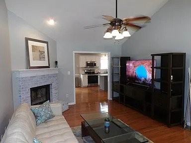 4709 Oak Pointe Dr - Photo 3 of 11