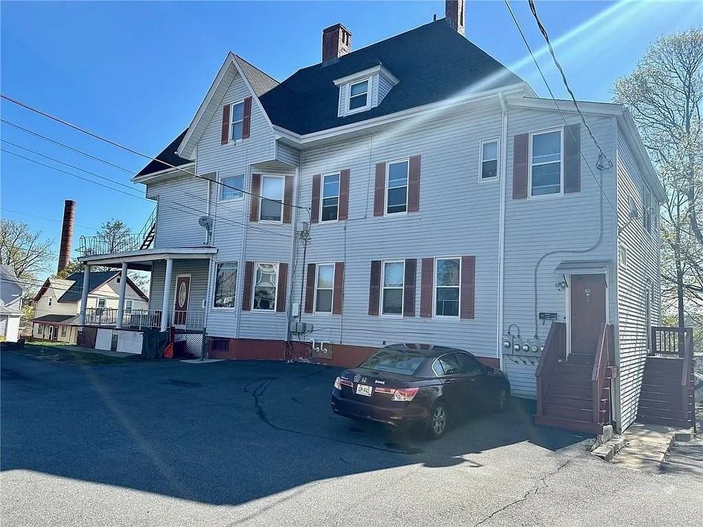 457 Carrington Ave #2F - Photo 2 of 4