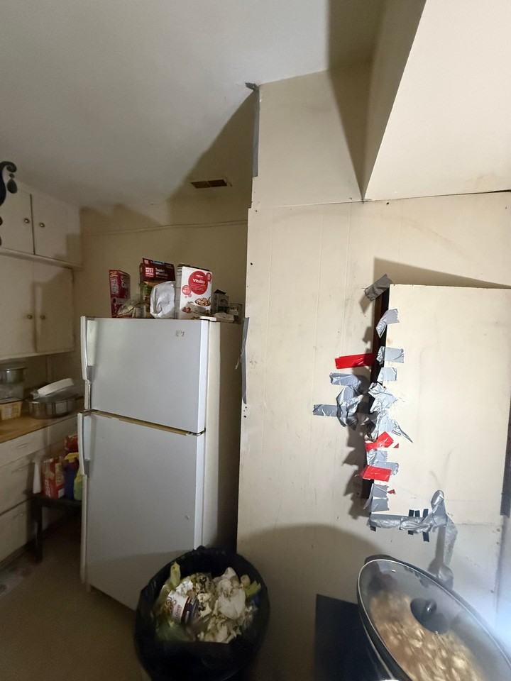 905 S 23rd St - Photo 5 of 6