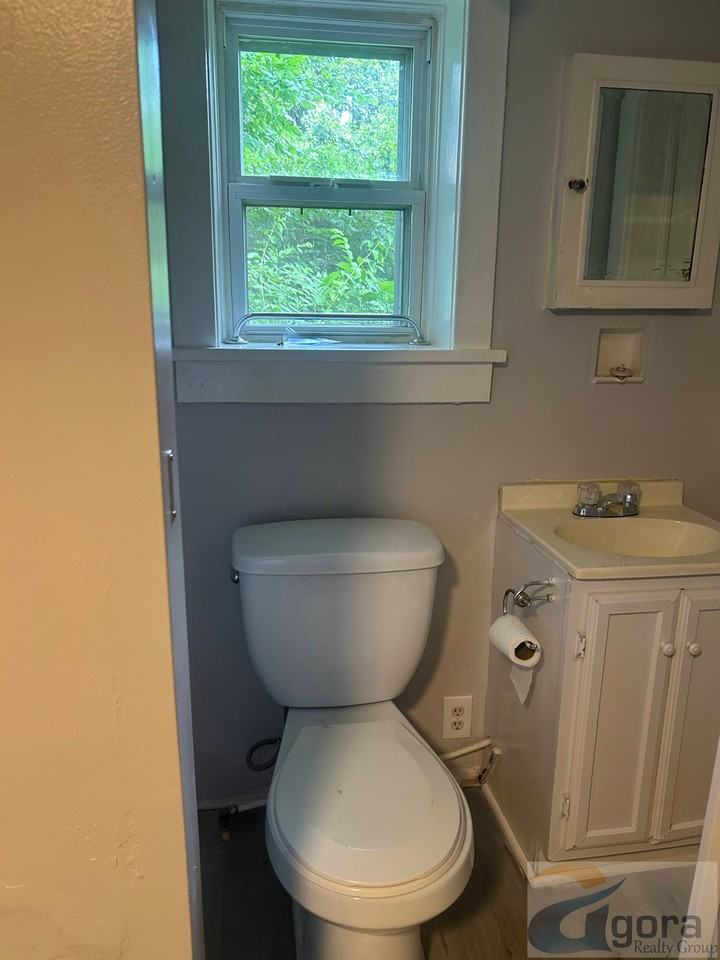 115 Sycamore St #C - Photo 5 of 6
