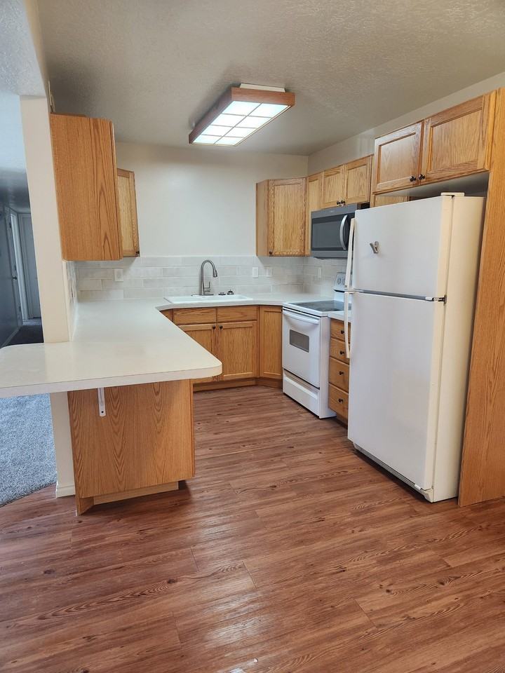1456 Nw - Photo 5 of 17