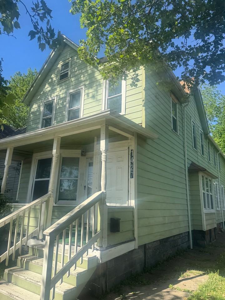 1427 E 51st St - Photo 2 of 2