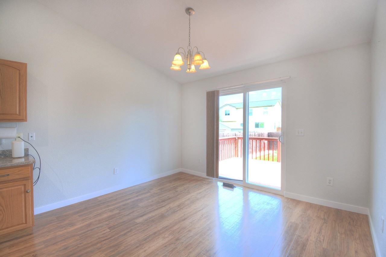 1325 Legend Oak Dr - Photo 3 of 15