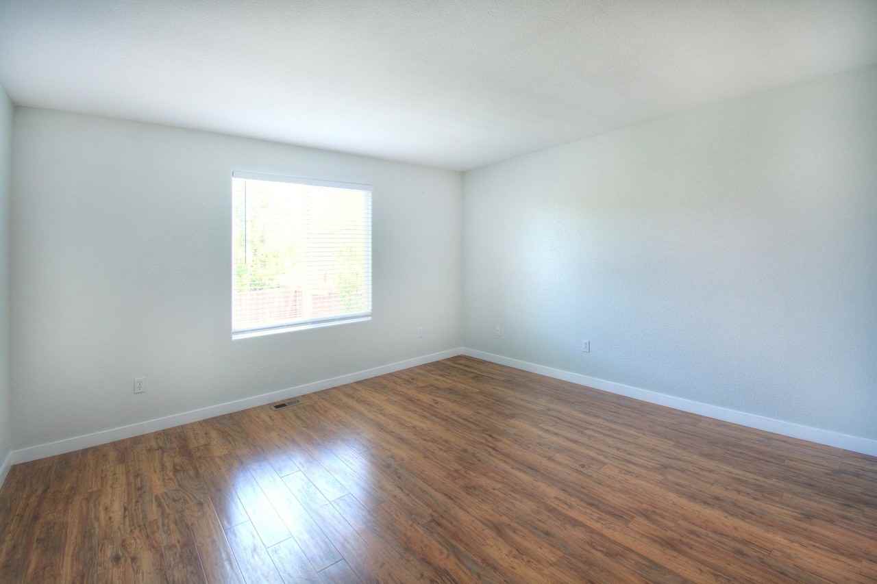 1325 Legend Oak Dr - Photo 4 of 15