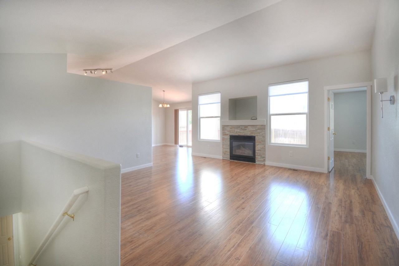 1325 Legend Oak Dr - Photo 5 of 15
