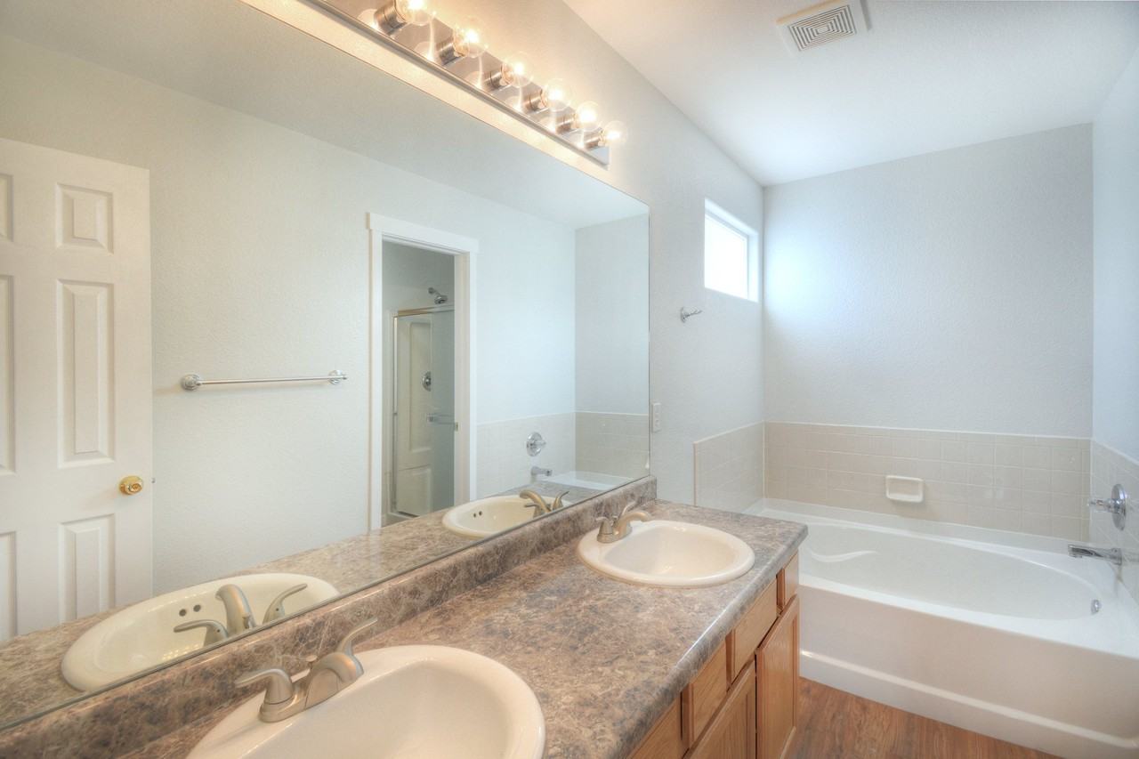 1325 Legend Oak Dr - Photo 7 of 15