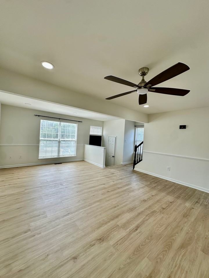 9242 Jessica Dr - Photo 5 of 25