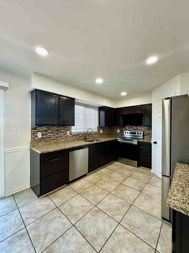 9242 Jessica Dr - Photo 6 of 25