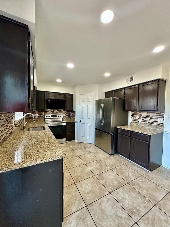 9242 Jessica Dr - Photo 7 of 25