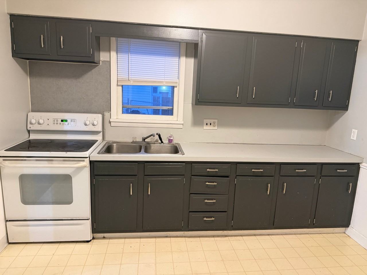 1453 Acacia St - Photo 3 of 5