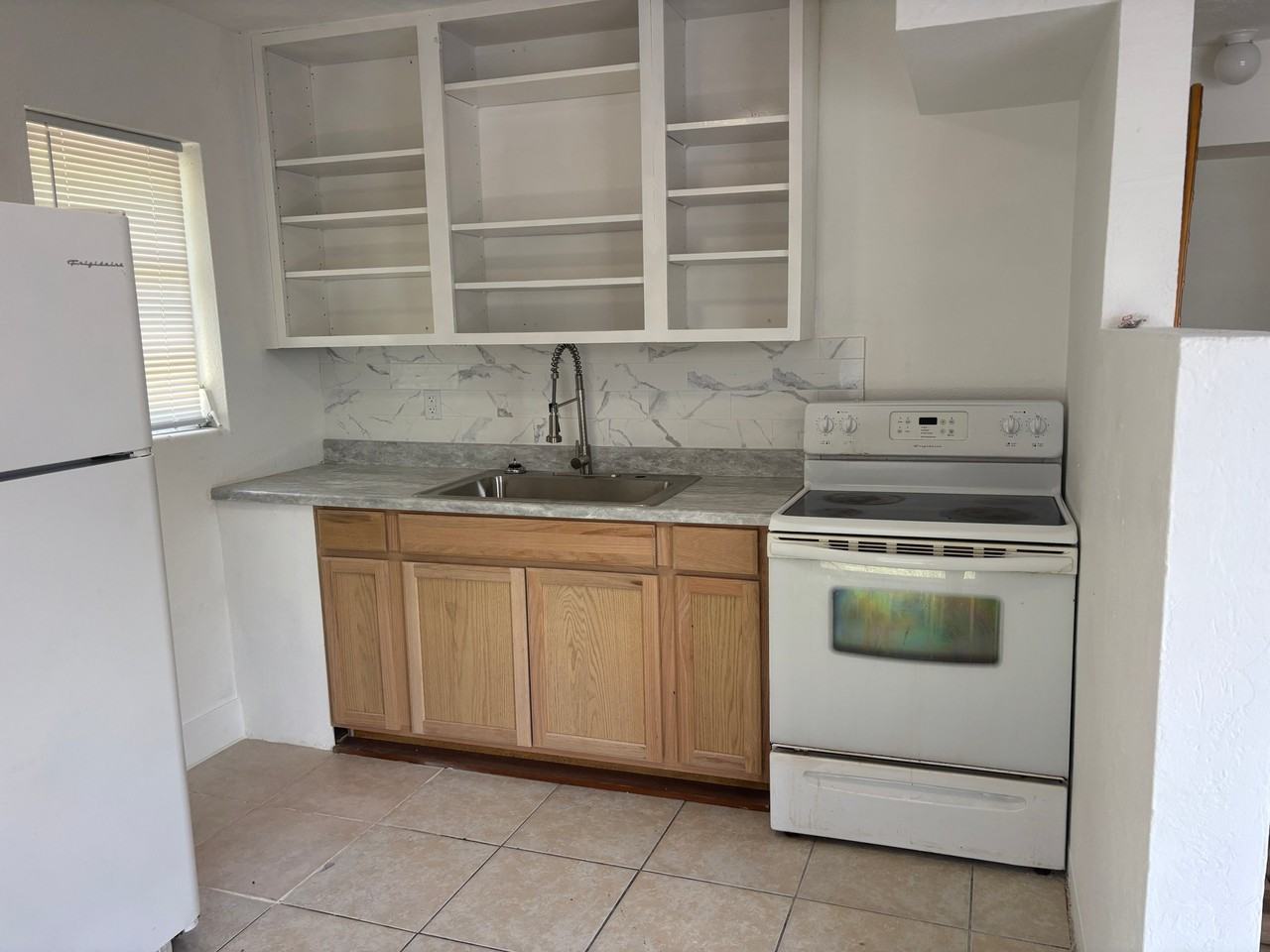 653 5th Pl Sw - Photo 4 of 13