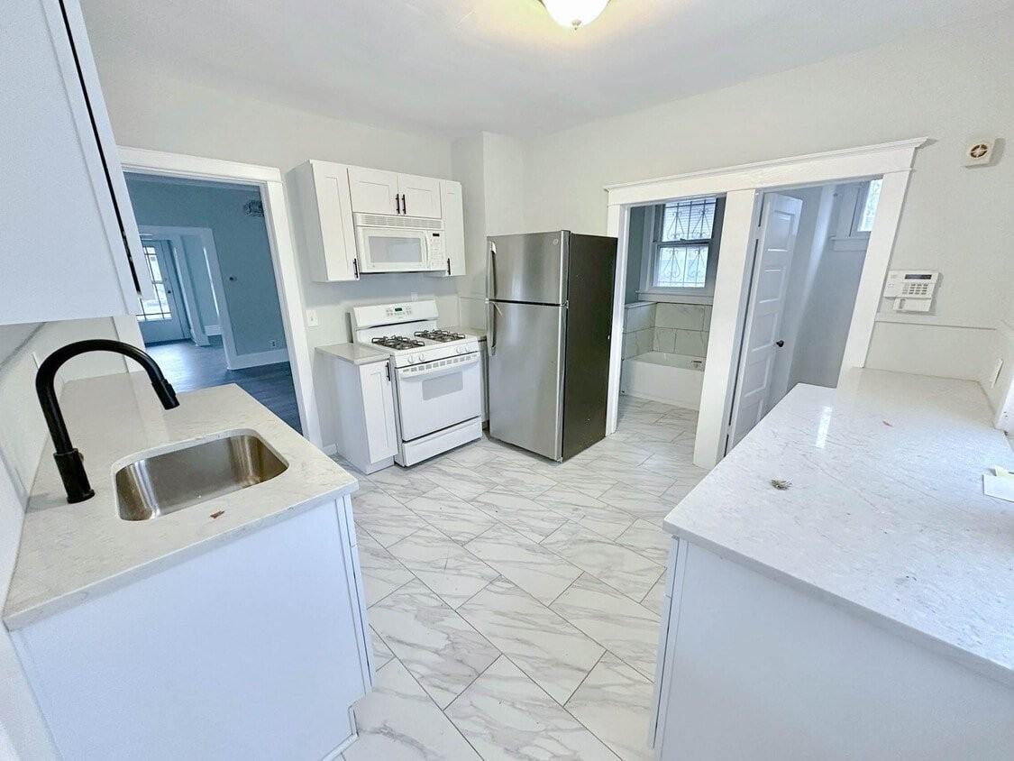 420 W Chestnut Ave - Photo 2 of 11