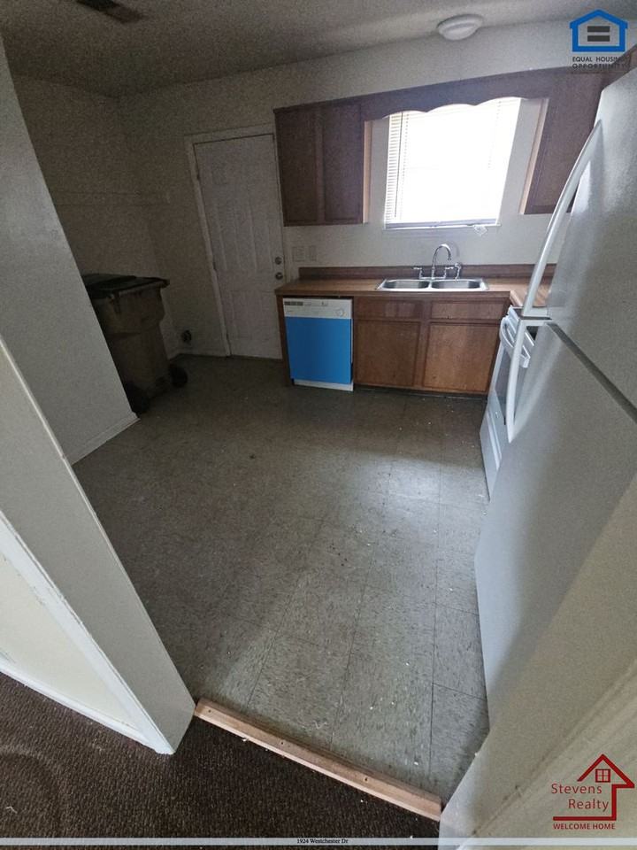 1924 Westchester Dr - Photo 6 of 10