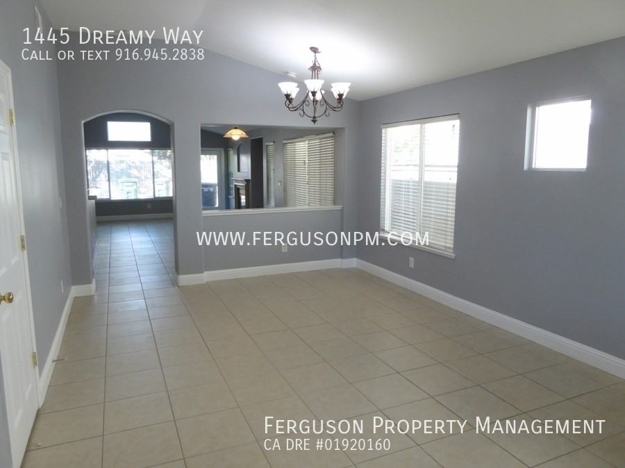1445 Dreamy Way - Photo 3 of 12
