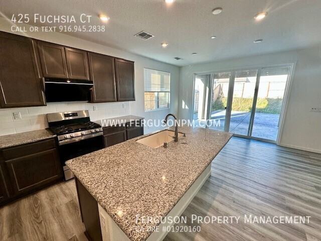 425 Fuchsia Ct - Photo 4 of 22