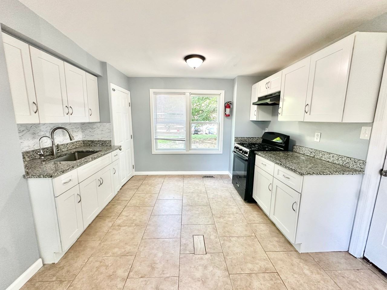 425 Sicklerville Rd - Photo 2 of 15