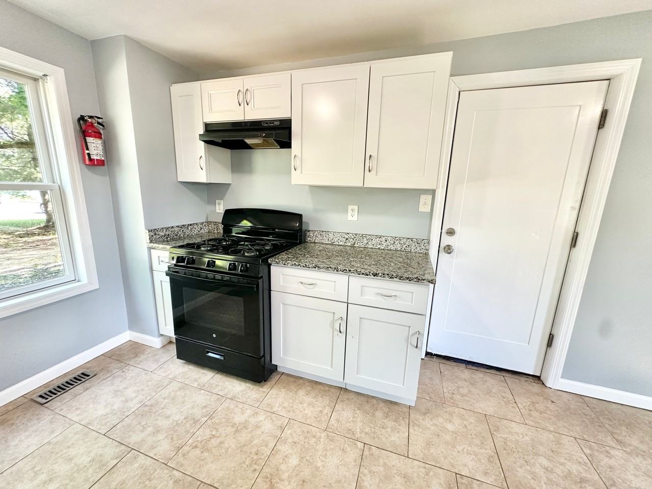425 Sicklerville Rd - Photo 3 of 15