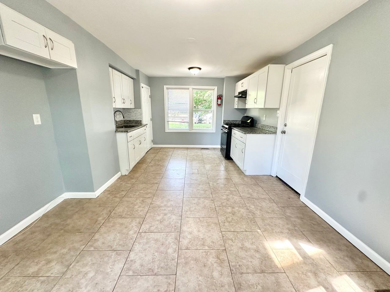425 Sicklerville Rd - Photo 5 of 15