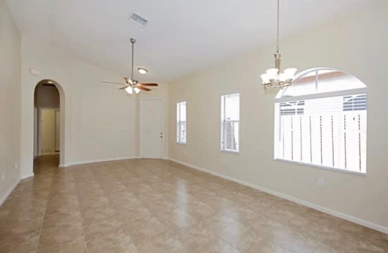 2110 Ne 37th Rd - Photo 3 of 8