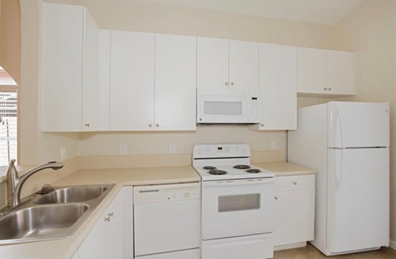 2110 Ne 37th Rd - Photo 6 of 8