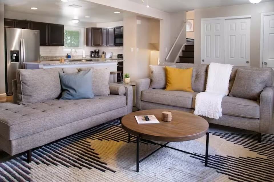 8239 Cherokee St - Photo 2 of 7