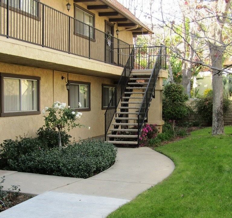 180 N Vermont Ave #2D - Photo 5 of 9