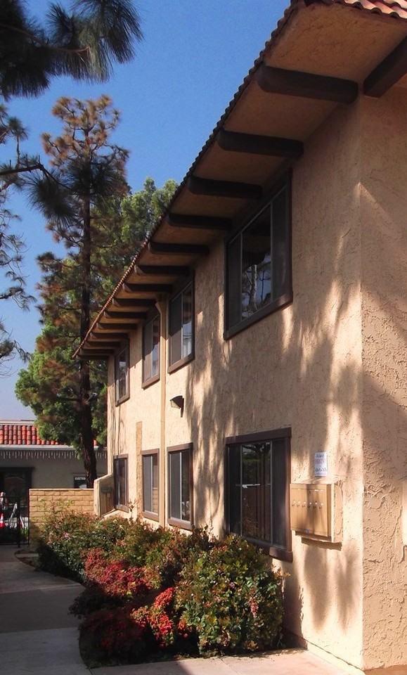 180 N Vermont Ave #2D - Photo 6 of 9