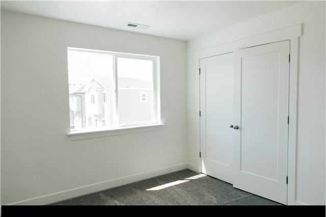 875 N Main St - Photo 4 of 14
