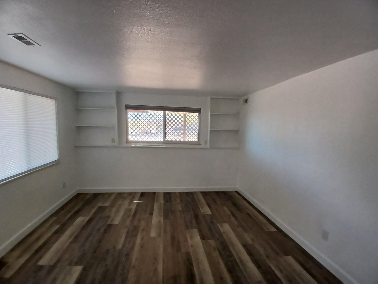 720 W Madison St - Photo 2 of 12