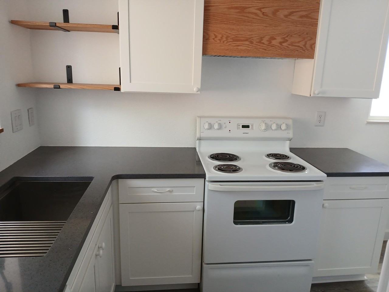 720 W Madison St - Photo 5 of 12