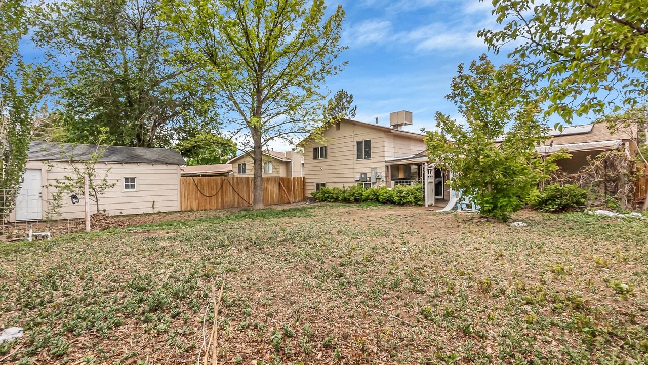 636 Karen Ct - Photo 3 of 14