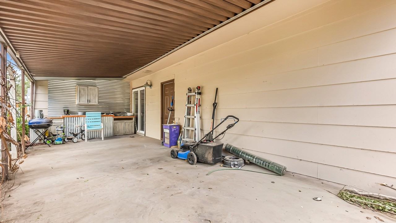 636 Karen Ct - Photo 4 of 14