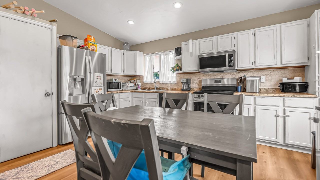 636 Karen Ct - Photo 5 of 14