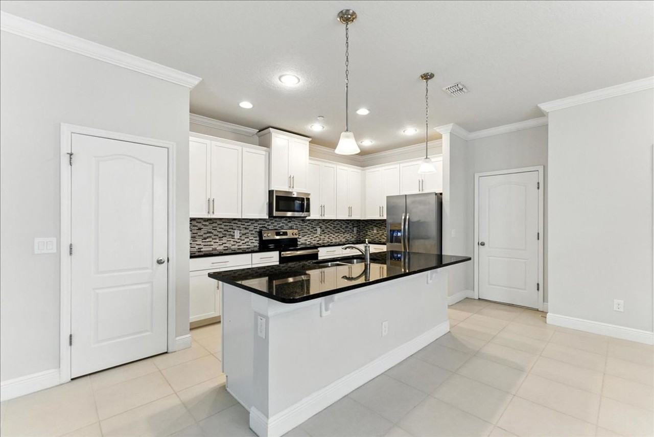 7628 Aloma Pines Ct - Photo 3 of 15
