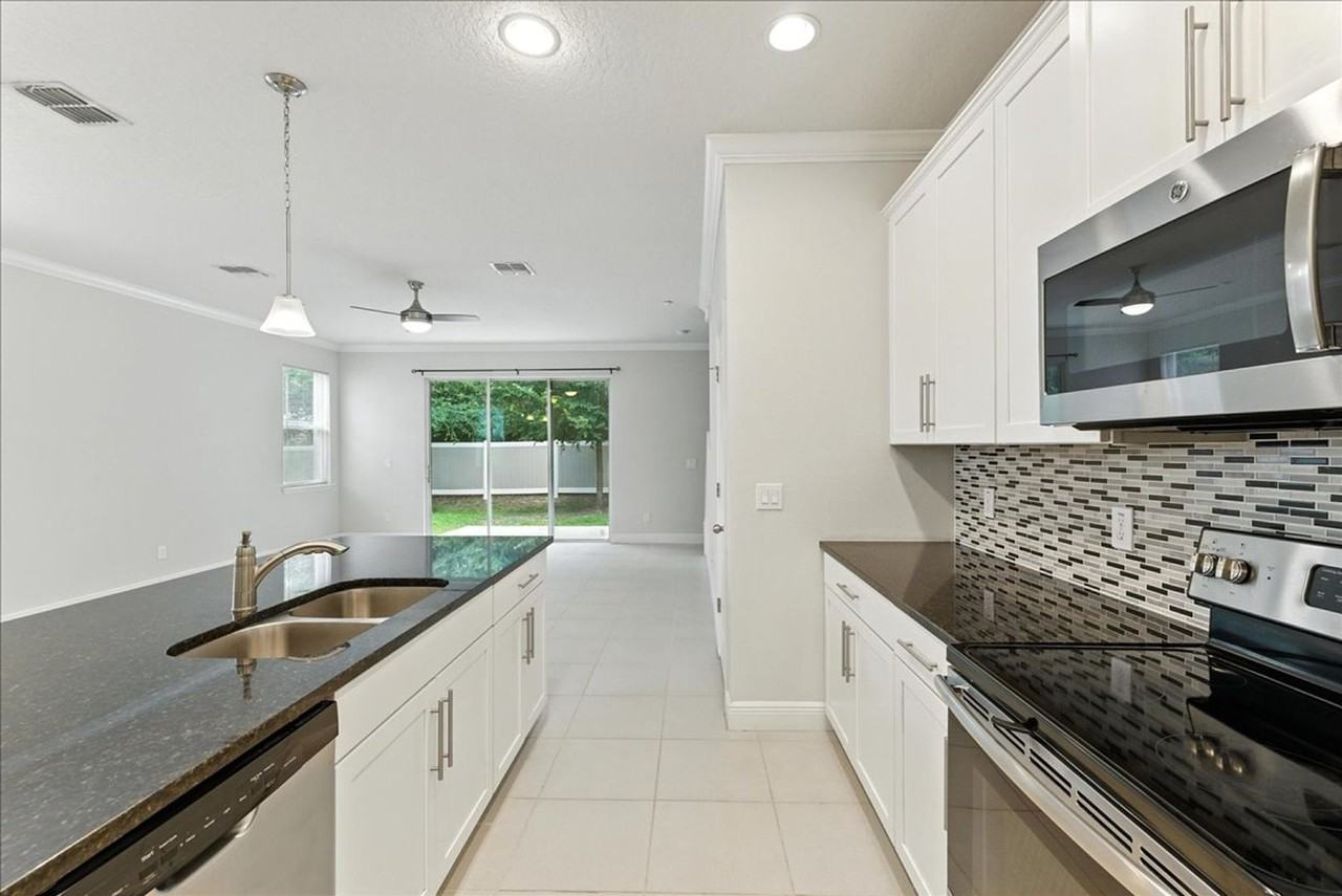 7628 Aloma Pines Ct - Photo 4 of 15