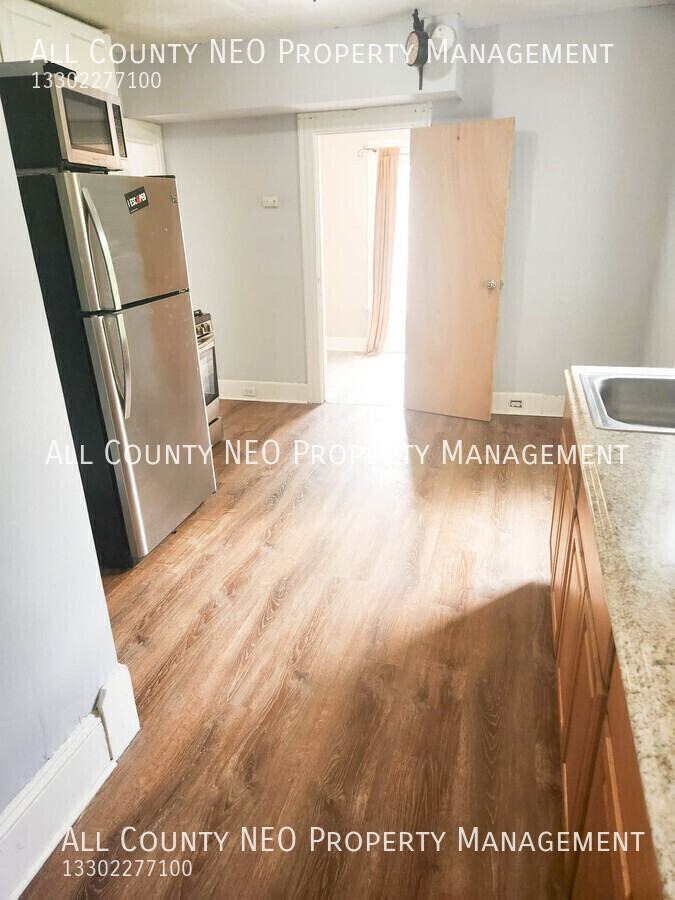 2044 W 44th St - Photo 2 of 10