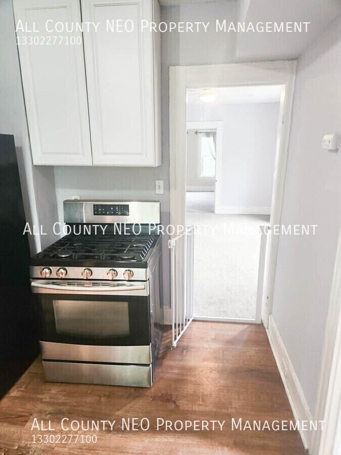 2044 W 44th St - Photo 4 of 10