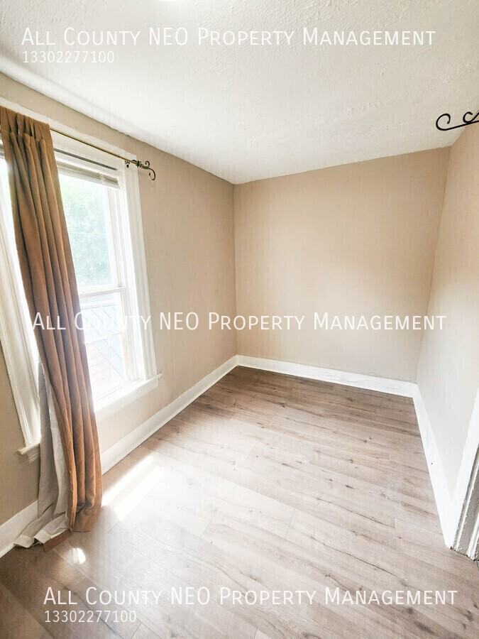 2044 W 44th St - Photo 5 of 10
