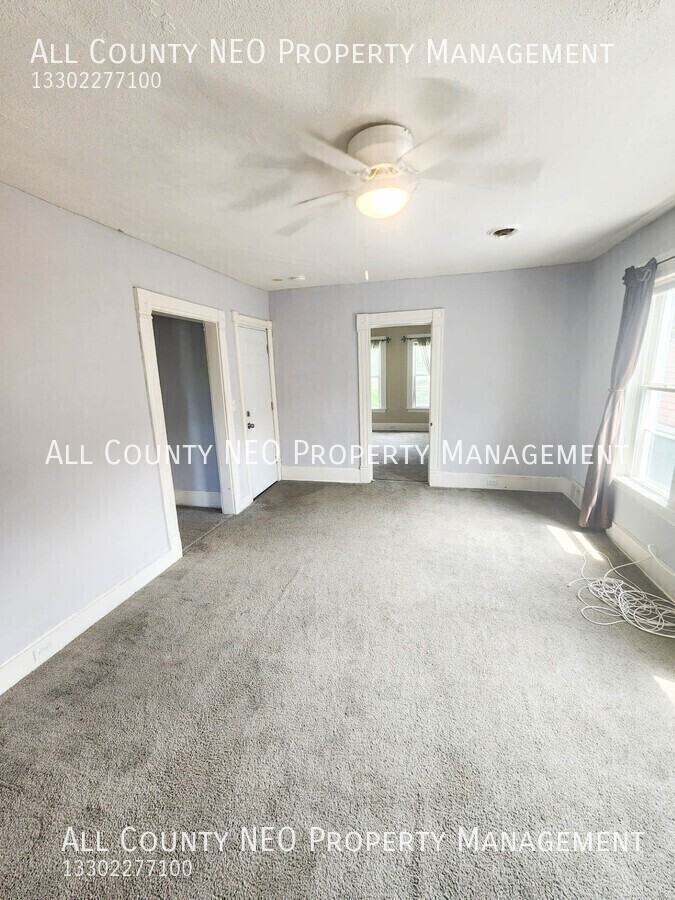 2044 W 44th St - Photo 6 of 10