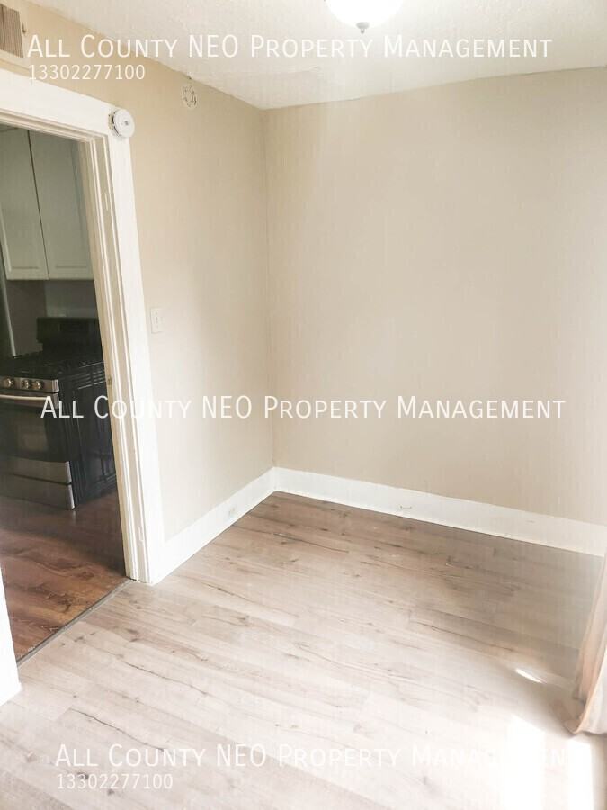 2044 W 44th St - Photo 7 of 10