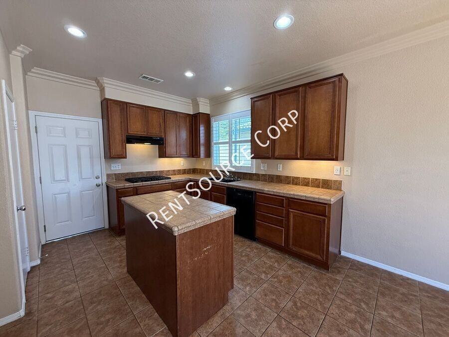 1311 Ponderosa Dr - Photo 7 of 31