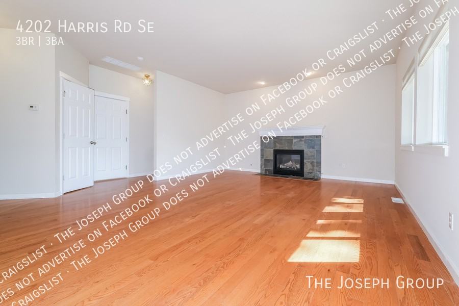 4202 Harris Rd Se - Photo 4 of 32