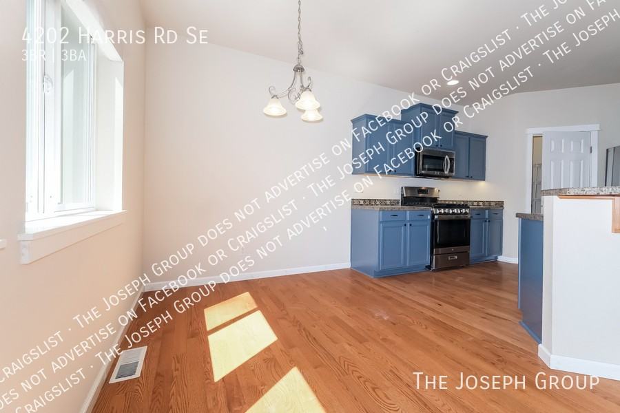 4202 Harris Rd Se - Photo 6 of 32