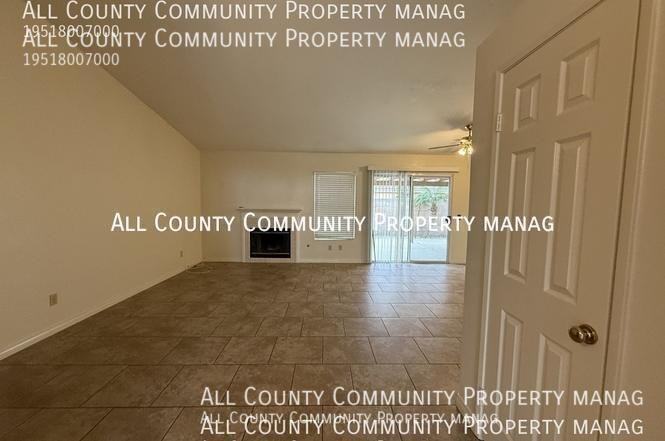 2277 Oak Ave - Photo 2 of 34