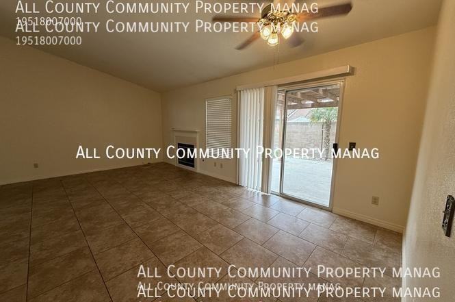 2277 Oak Ave - Photo 5 of 34